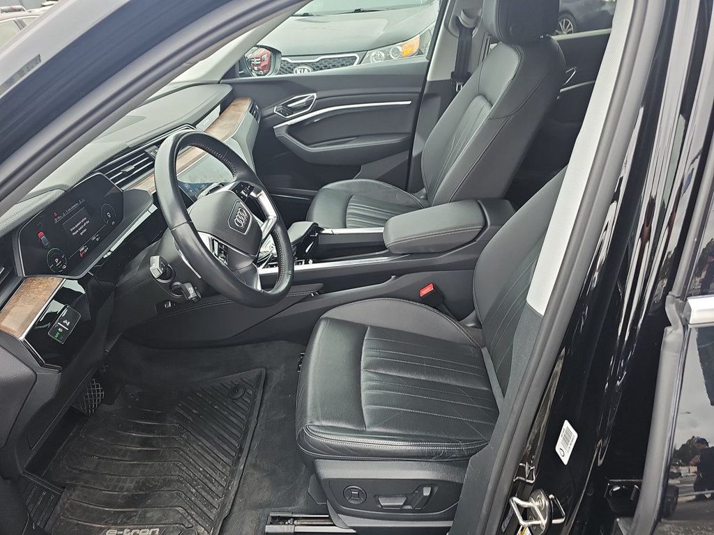 2019 Audi e-tron Premium Plus photo 3
