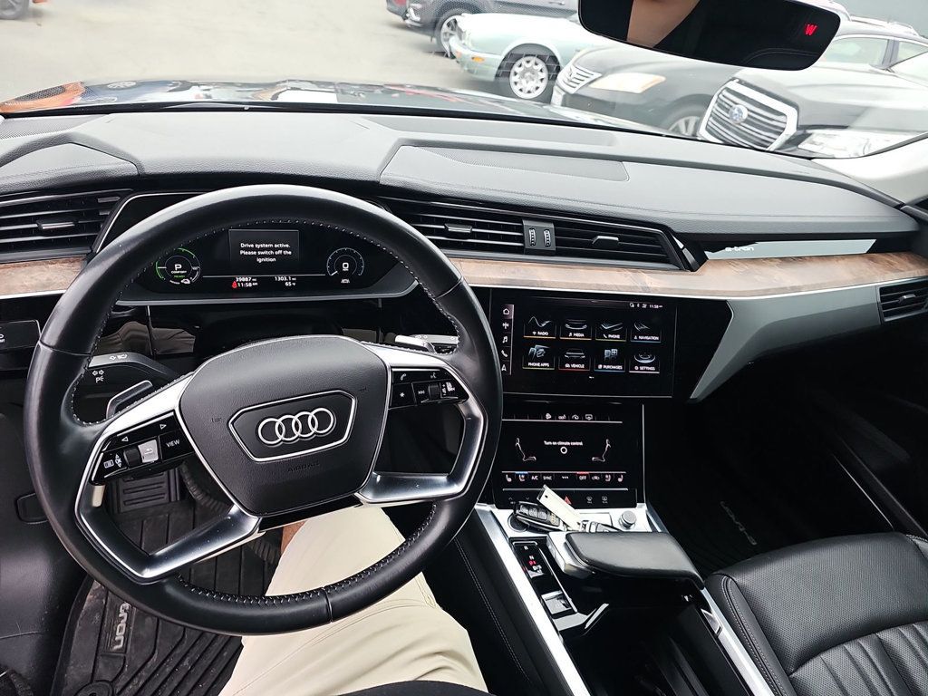 2019 Audi e-tron Premium Plus photo 4