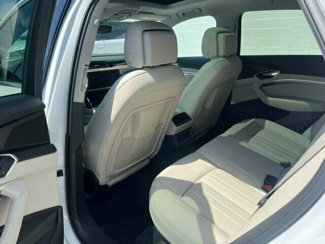 2019 Audi e-tron Local Trade/Heated&Cooled Seats/Driver Assist Pkg/Blind Spot/NAV - 22408849 - 10