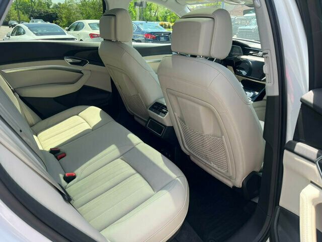 2019 Audi e-tron Local Trade/Heated&Cooled Seats/Driver Assist Pkg/Blind Spot/NAV - 22408849 - 15