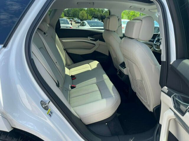 2019 Audi e-tron Local Trade/Heated&Cooled Seats/Driver Assist Pkg/Blind Spot/NAV - 22408849 - 16