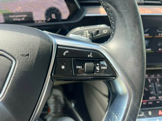 2019 Audi e-tron Local Trade/Heated&Cooled Seats/Driver Assist Pkg/Blind Spot/NAV - 22408849 - 22