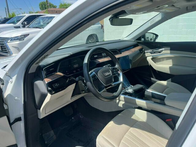 2019 Audi e-tron Local Trade/Heated&Cooled Seats/Driver Assist Pkg/Blind Spot/NAV - 22408849 - 7