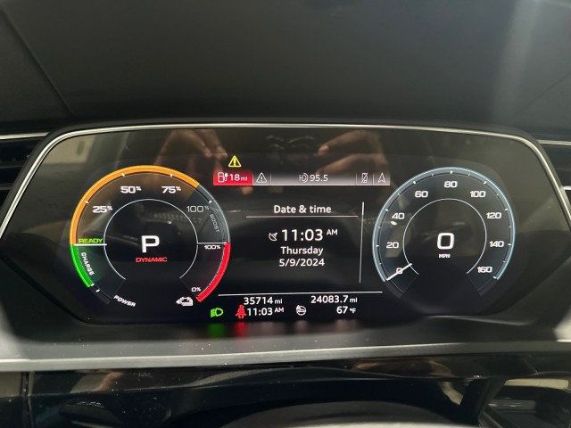 2019 Audi e-tron Premium Plus - 22434344 - 11
