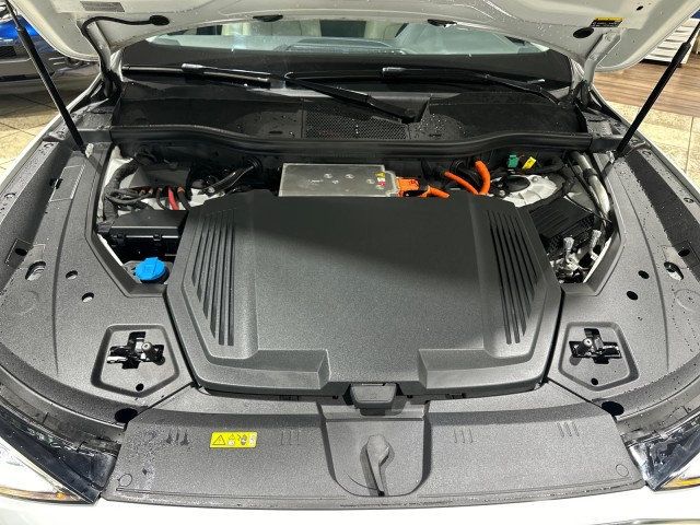 2019 Audi e-tron Premium Plus - 22434344 - 24