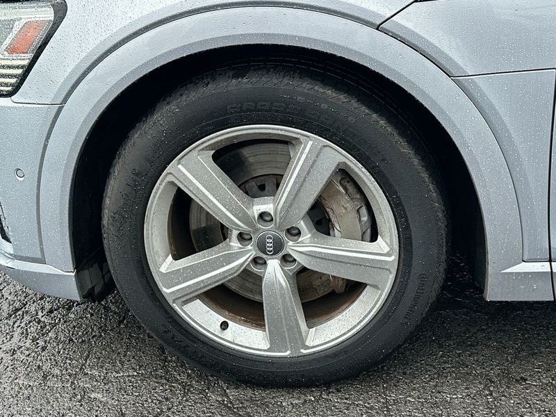 2019 Audi e-tron Premium Plus - 23001694 - 10