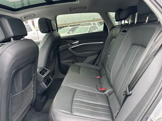 2019 Audi e-tron Premium Plus - 23001694 - 13