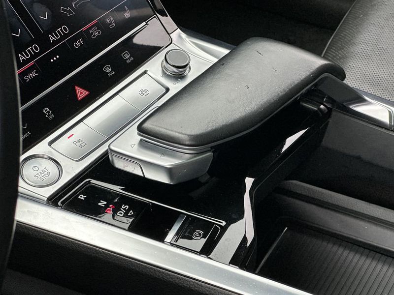 2019 Audi e-tron Premium Plus - 23001694 - 17