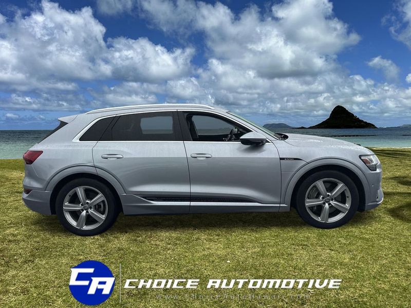 2019 Audi e-tron Premium Plus - 23001694 - 7