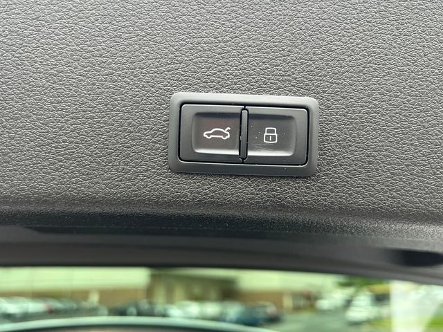 2019 Audi e-tron Premium Plus - 23024610 - 19