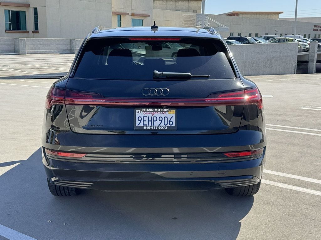 2019 Audi e-tron Premium Plus - 22648661 - 10