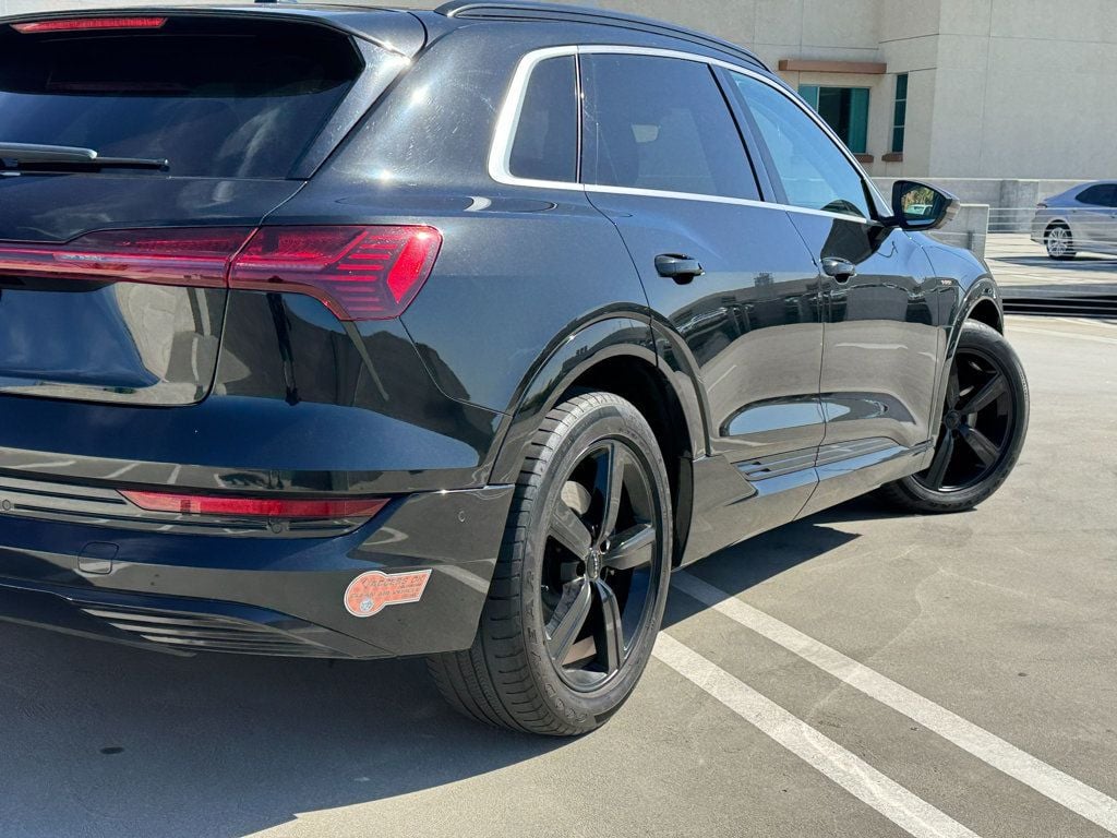 2019 Audi e-tron Premium Plus - 22648661 - 11