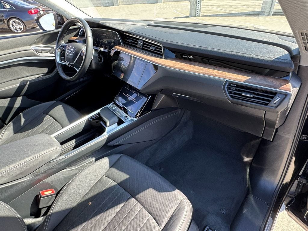 2019 Audi e-tron Premium Plus - 22648661 - 3