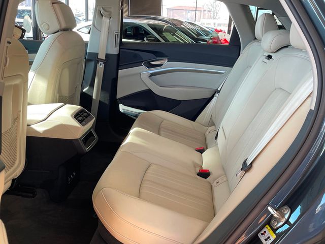 2019 Audi e-tron Premium Plus quattro - 22963354 - 19