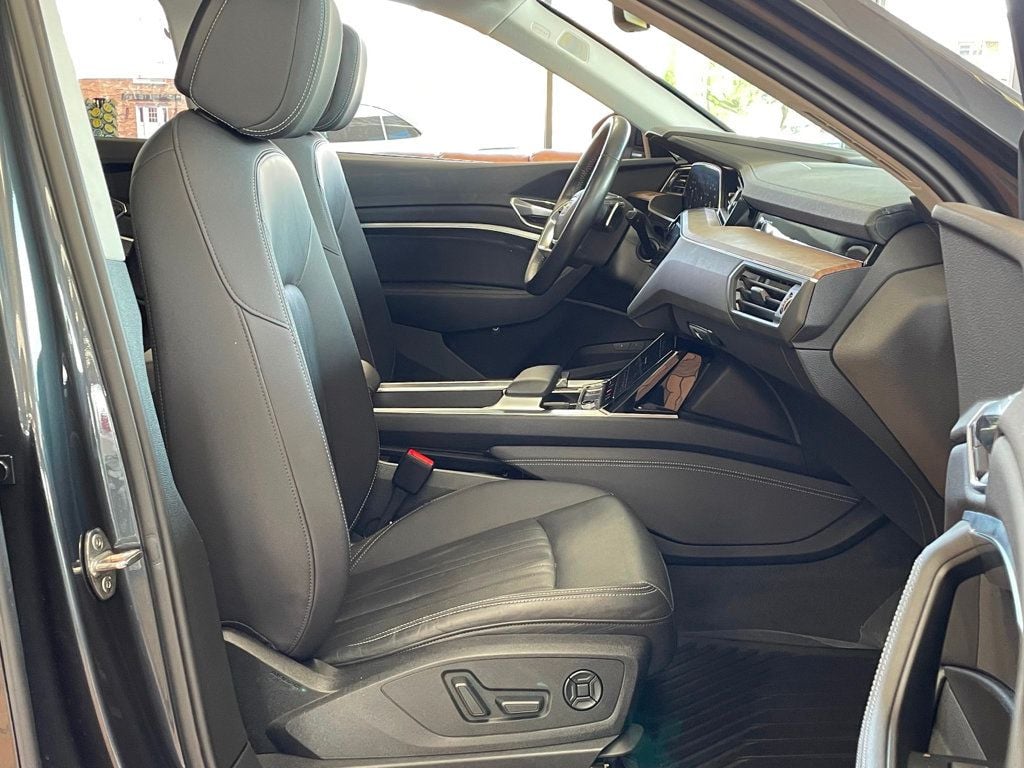 2019 Audi e-tron Premium Plus quattro - 23033935 - 24