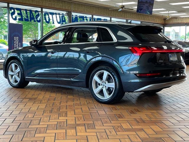 2019 Audi e-tron Premium Plus's photo