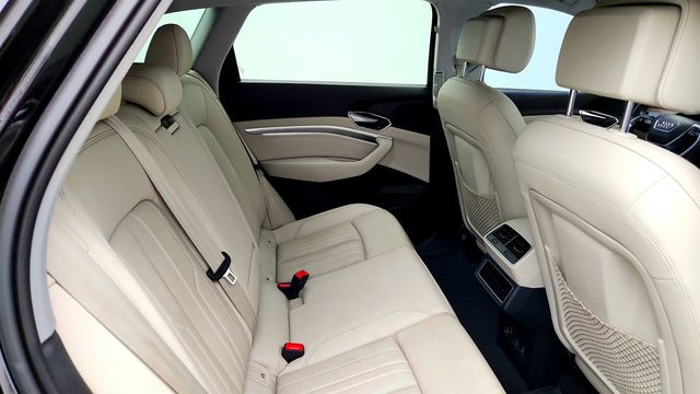 2019 Audi e-tron Premium Plus quattro - 23033742 - 22