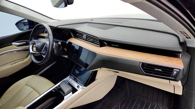 2019 Audi e-tron Premium Plus quattro - 23033742 - 24