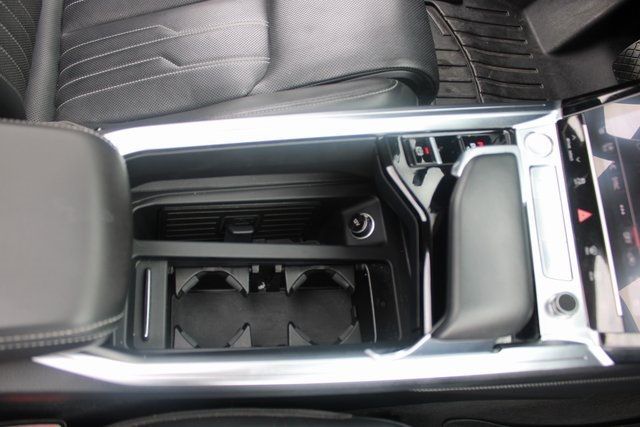 2019 Audi e-tron Prestige photo 14