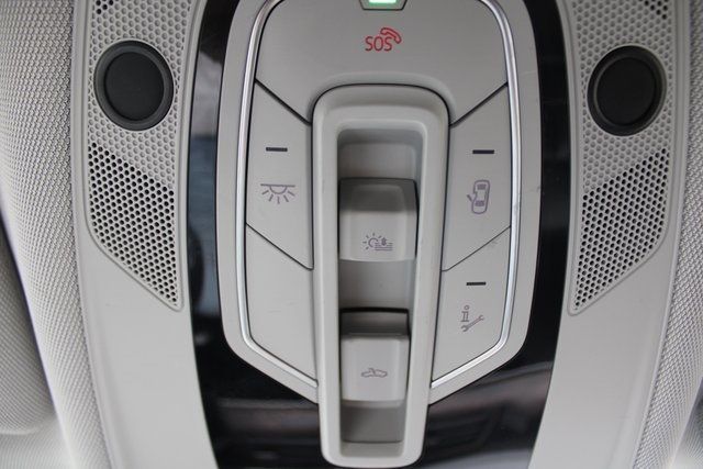 2019 Audi e-tron Prestige photo 15