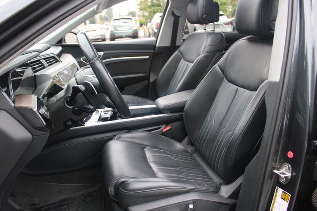 2019 Audi e-tron Prestige photo 19