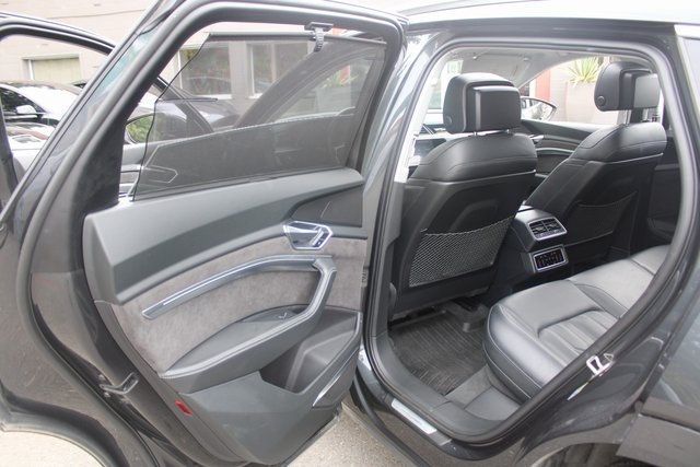 2019 Audi e-tron Prestige photo 20