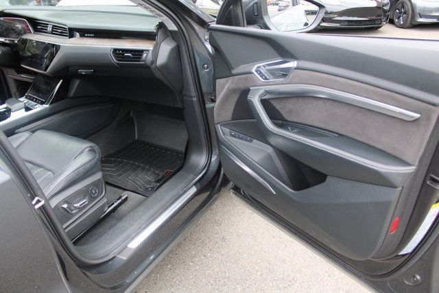 2019 Audi e-tron Prestige photo 26