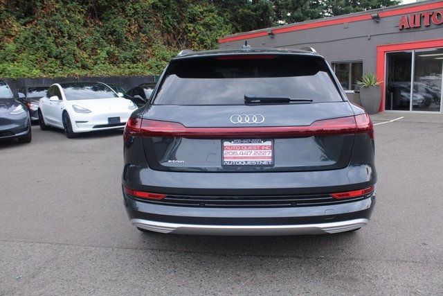 2019 Audi e-tron Prestige photo 3
