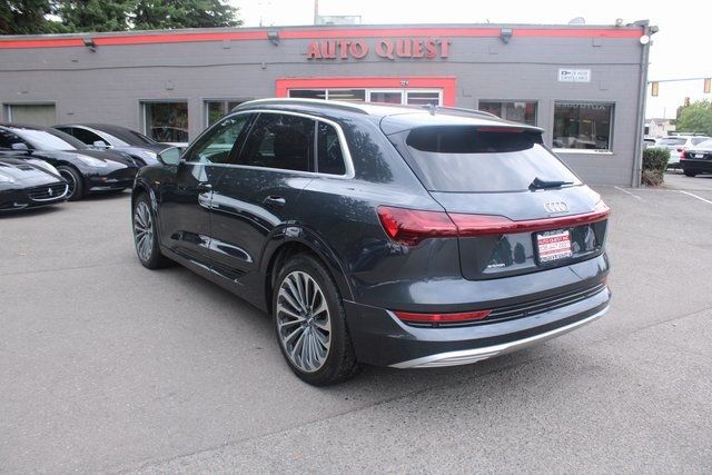 2019 Audi e-tron Prestige photo 4