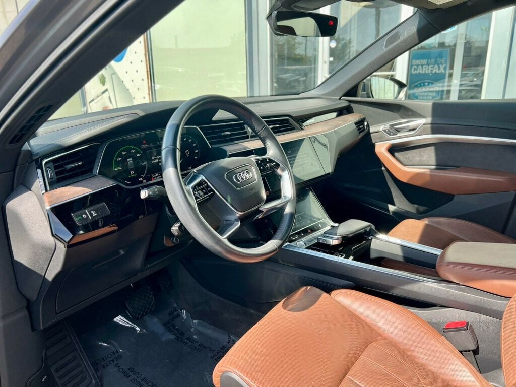 2019 Audi e-tron Prestige photo 11