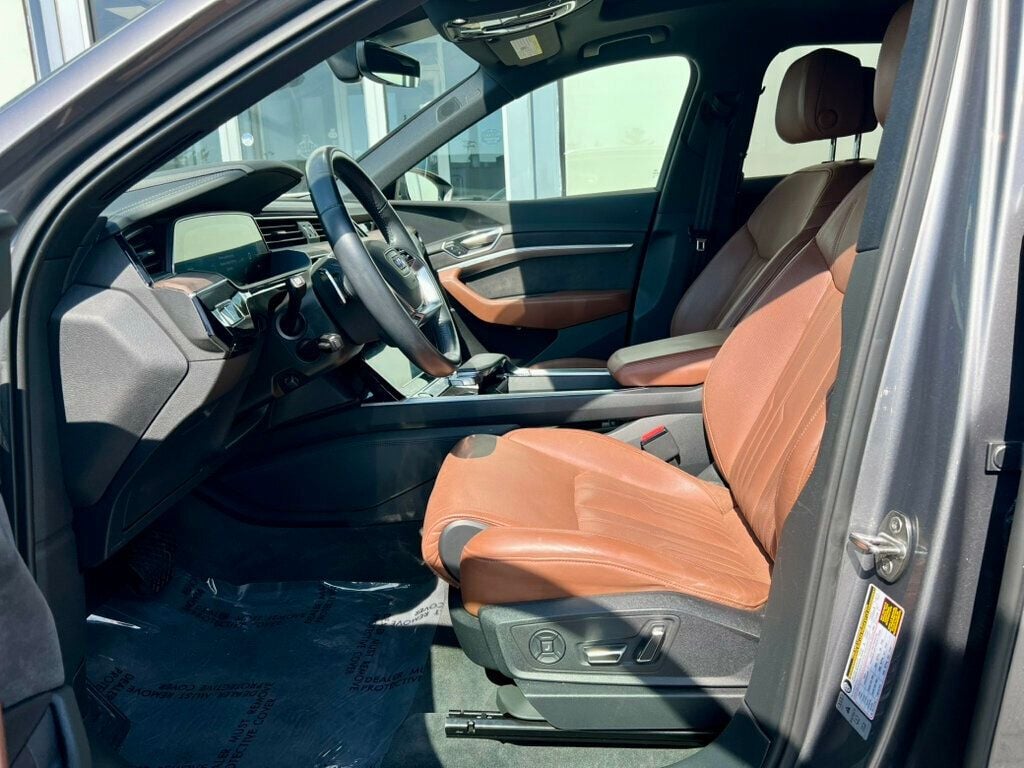 2019 Audi e-tron Prestige photo 12