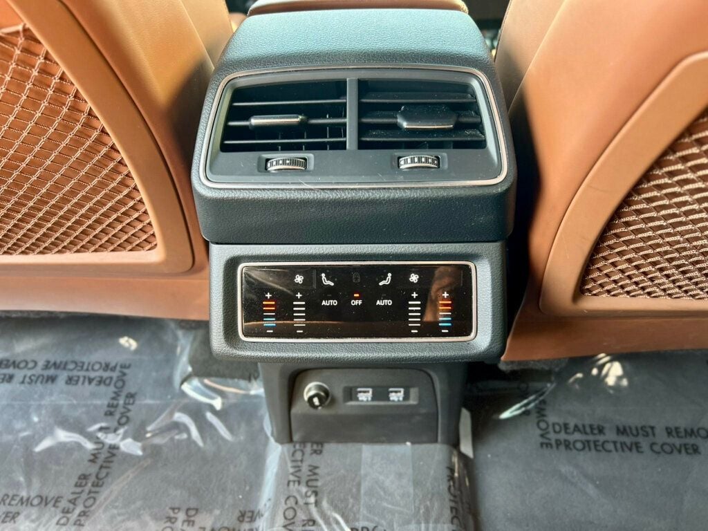 2019 Audi e-tron Prestige photo 14
