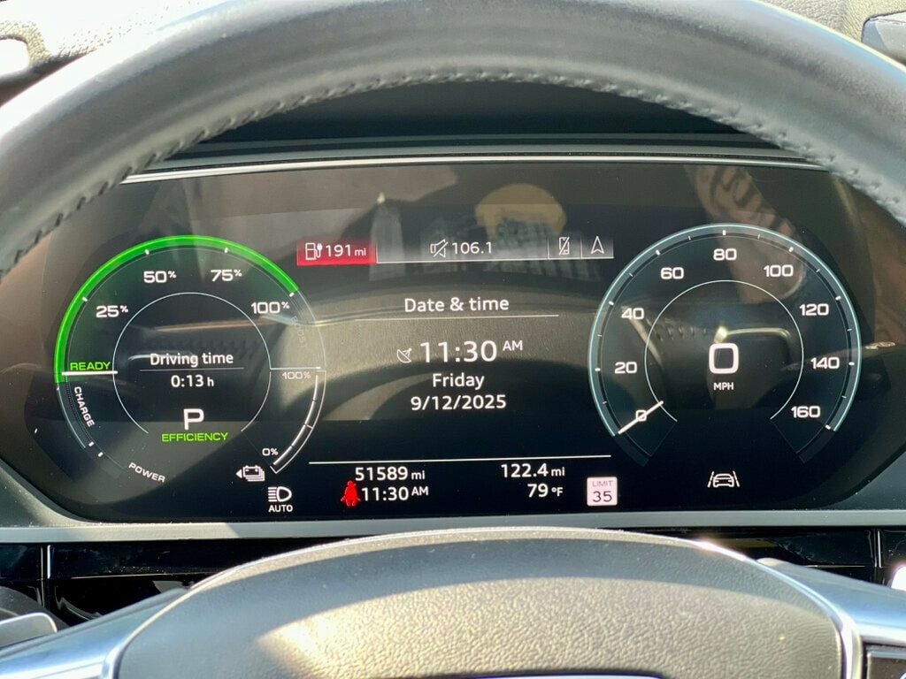 2019 Audi e-tron Prestige photo 17