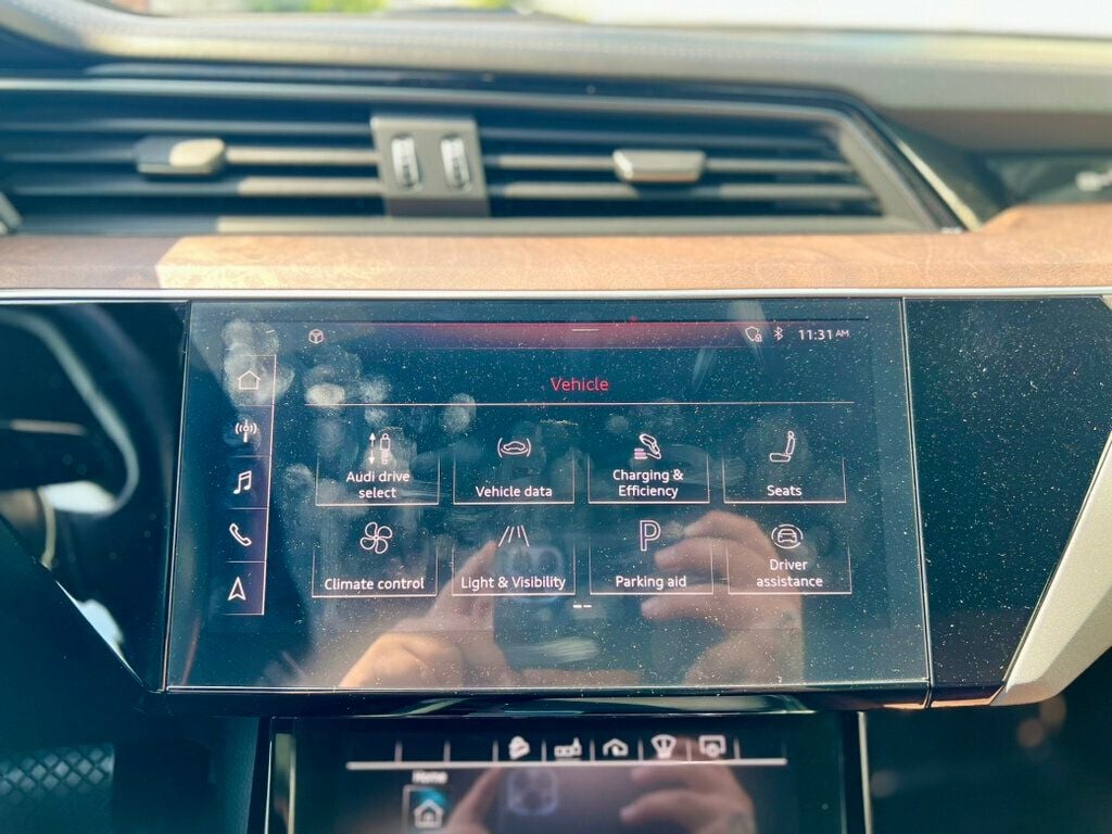 2019 Audi e-tron Prestige photo 21