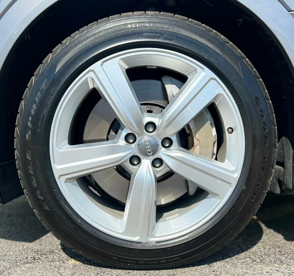 2019 Audi e-tron Prestige photo 26