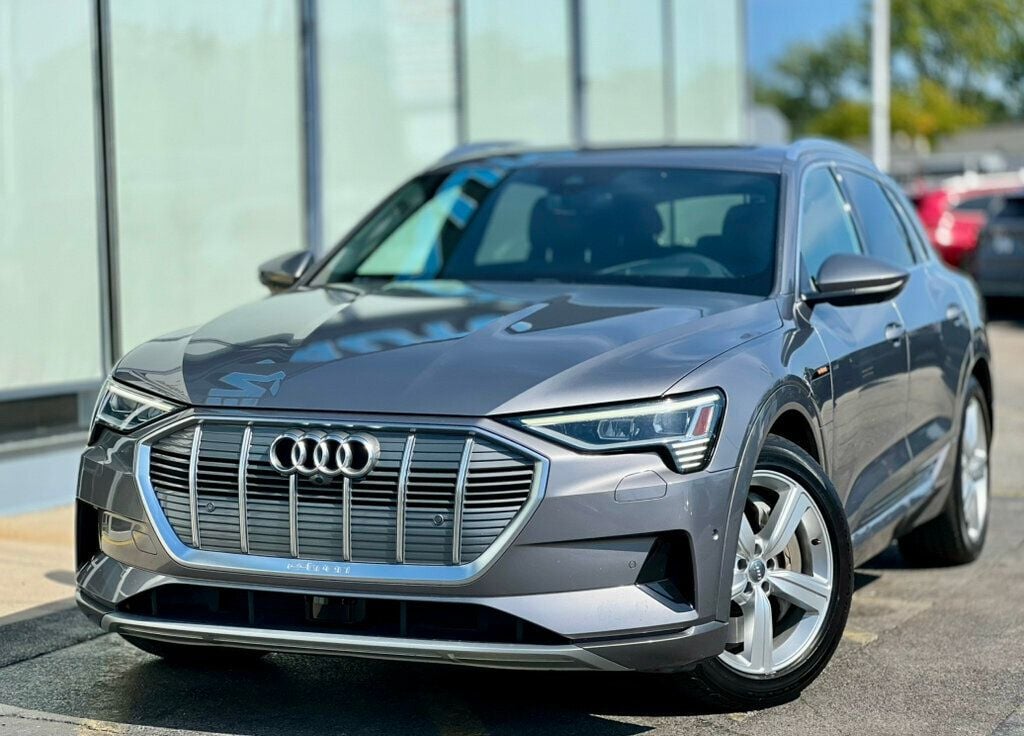 2019 Audi e-tron Prestige photo 28