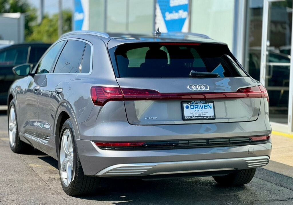 2019 Audi e-tron Prestige photo 30