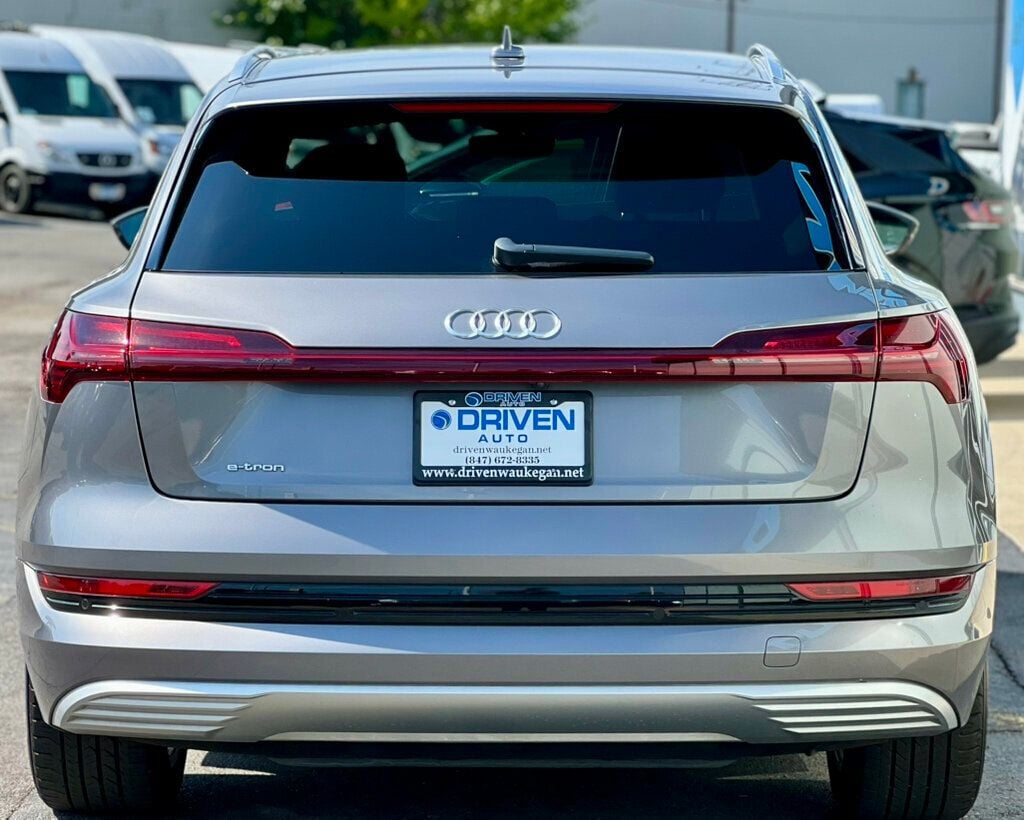 2019 Audi e-tron Prestige photo 31