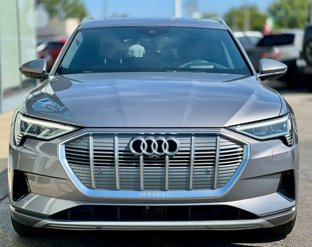 2019 Audi e-tron Prestige photo 33