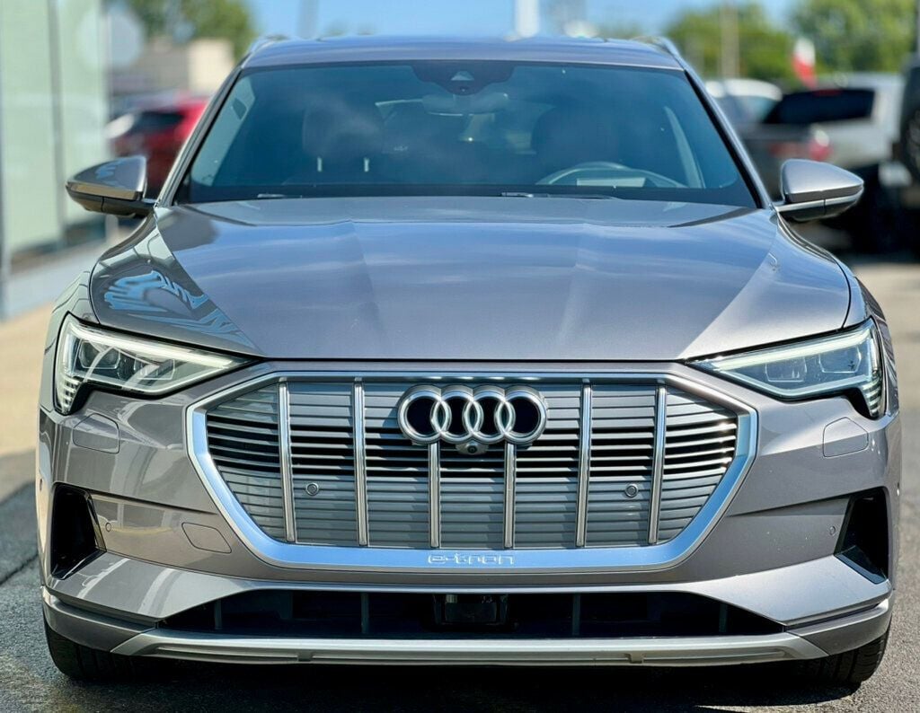 2019 Audi e-tron Prestige photo 5
