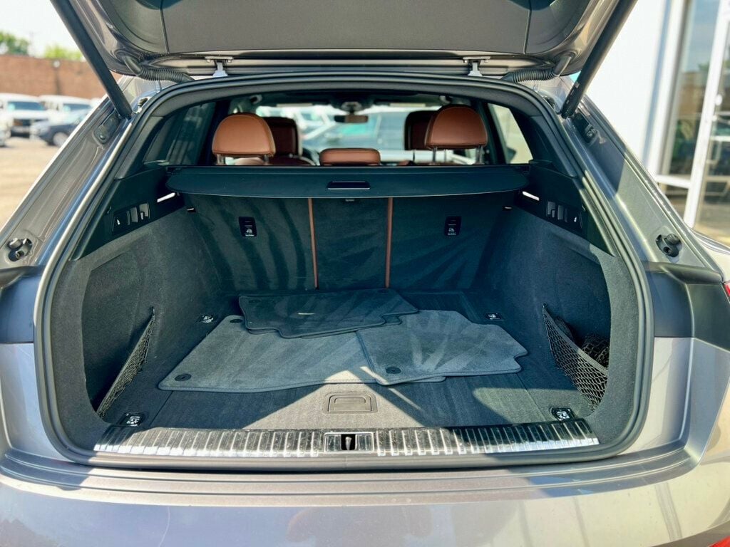 2019 Audi e-tron Prestige photo 6