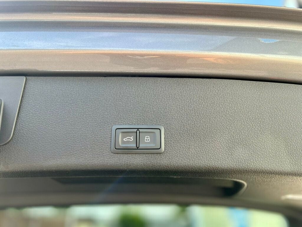 2019 Audi e-tron Prestige photo 8