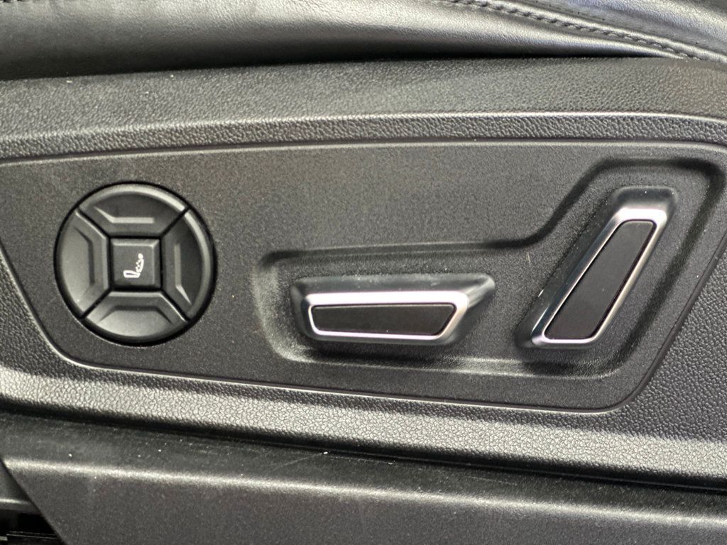 2019 Audi e-tron Prestige quattro - 22917975 - 18