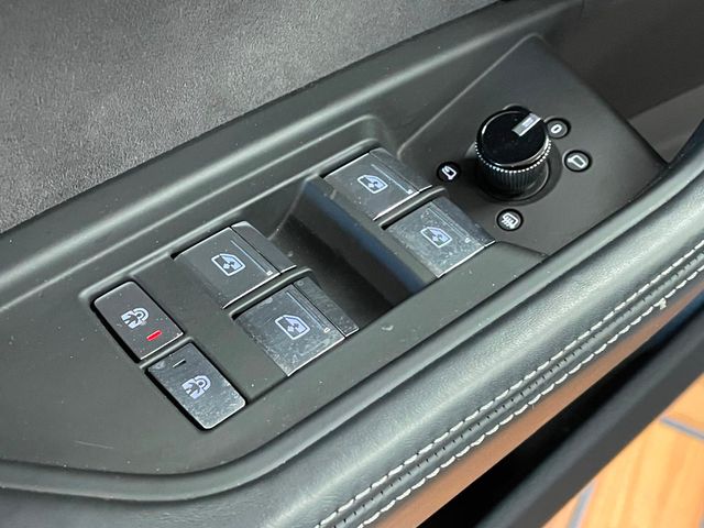 2019 Audi e-tron Prestige quattro - 22950468 - 19