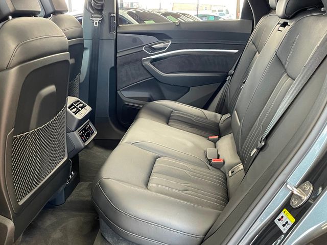 2019 Audi e-tron Prestige quattro - 22950468 - 24