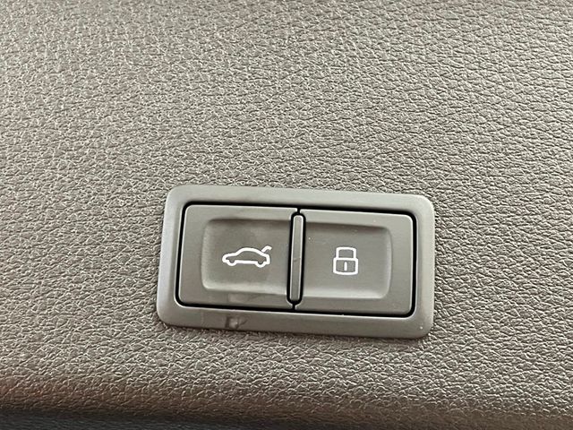 2019 Audi e-tron Prestige quattro - 22950468 - 32