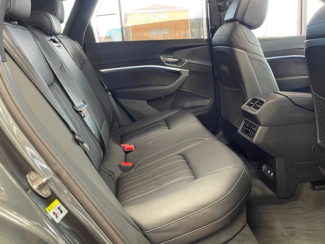 2019 Audi e-tron Prestige quattro - 22950468 - 34