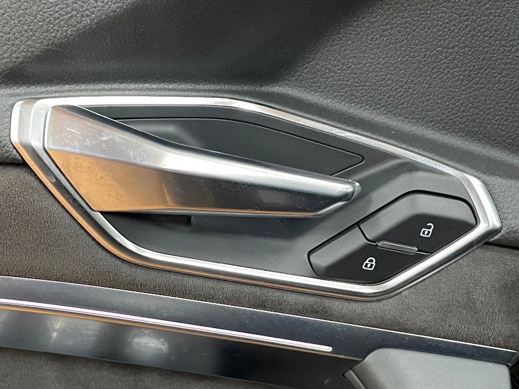 2019 Audi e-tron Prestige quattro - 22952755 - 14