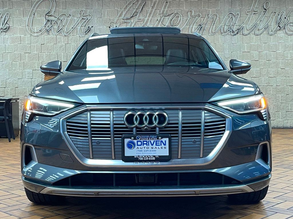 2019 Audi e-tron Prestige photo 3