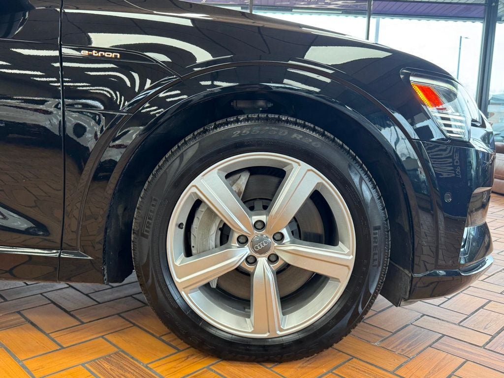 2019 Audi e-tron Prestige quattro - 22957852 - 13